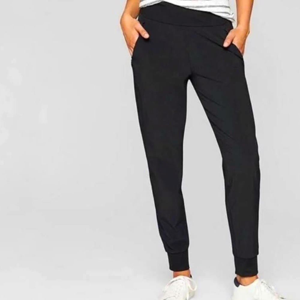 Athleta black lined jogger pants.